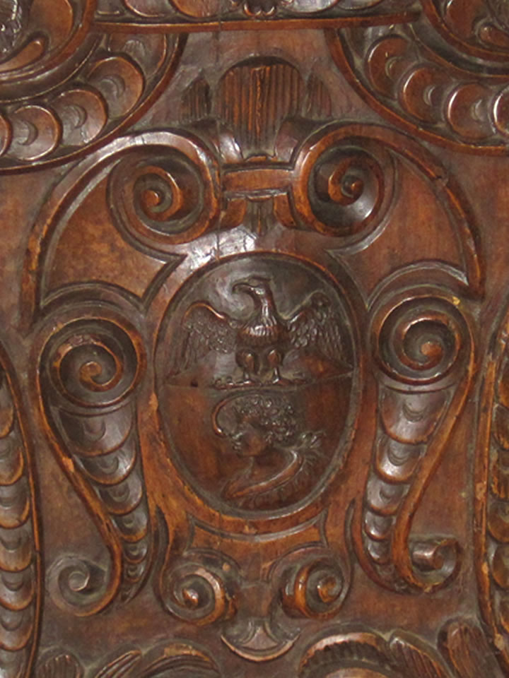Nussbaum Renaissance Tisch unberührt 2